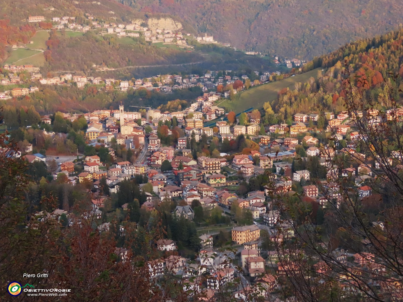 50 Torna la luce del sole, splendono i colori autunnali.JPG